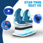 Δύο μπλε μηχανών παιχνιδιών εικονικής πραγματικότητας κινηματογράφων 9D εδρών κινήσεων καθισμάτων με το άσπρο χρώμα