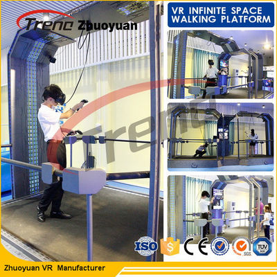 Πυροβόλο όπλο πυροβολισμού που περπατά τον προσομοιωτή 360 εικονικής πραγματικότητας επικεφαλής καταδίωξη ° για τη λεωφόρο αγορών